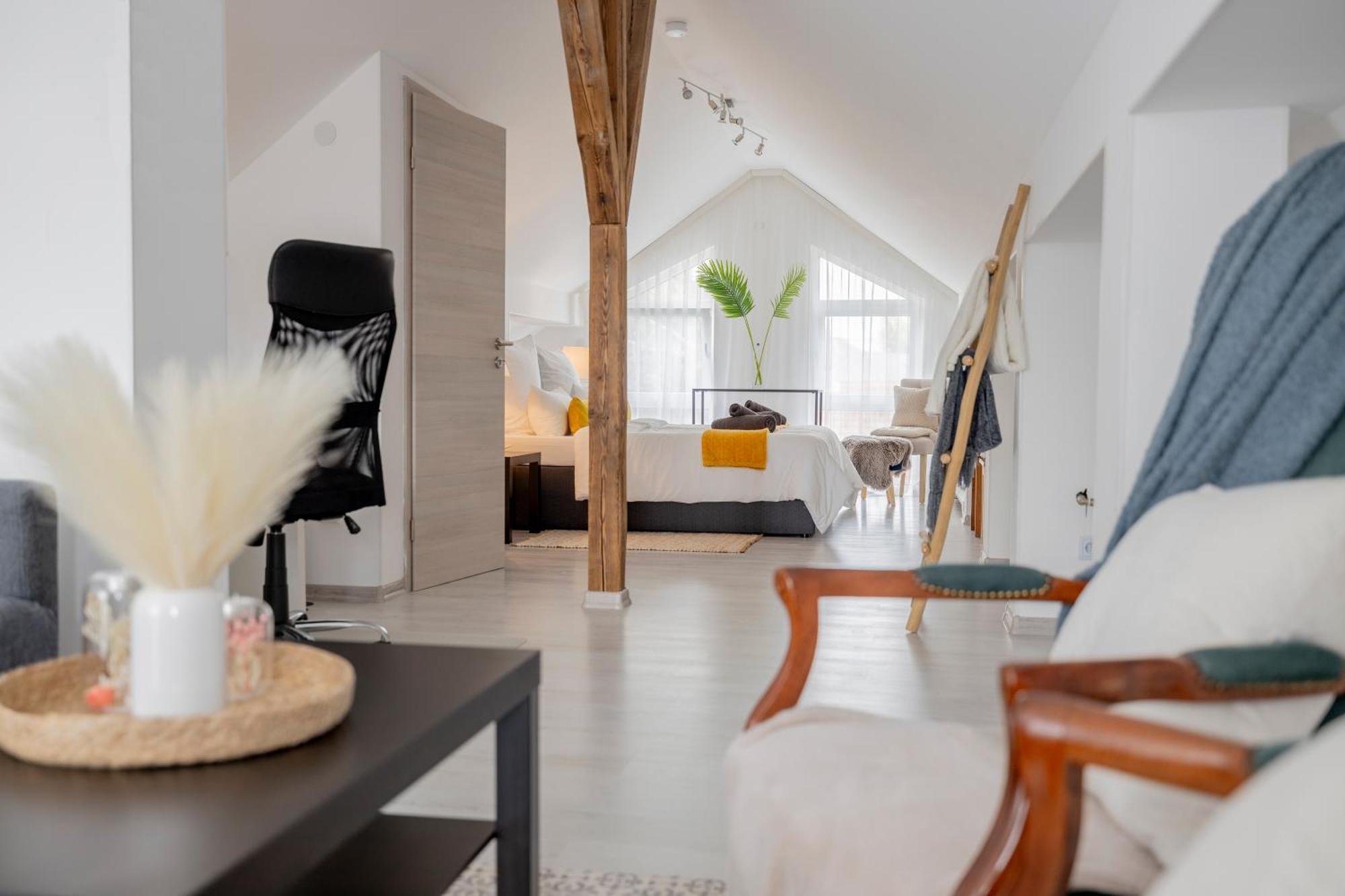 Schiffweiler Design Maisonette - 24H Self-Check-In - Bis 7 Pers - In Direkter Weihernaehe - Parkplatz - Wifi - Balkon -Terrasse - Radwege מראה חיצוני תמונה